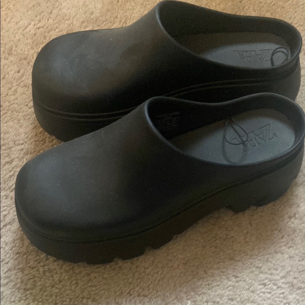 Zara Black Platform Clogs